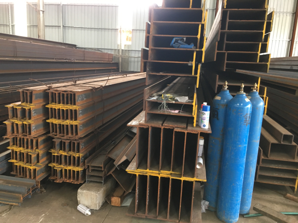 钢结构厂房施工设备(图1) 钢结构厂房施工设备(图1)